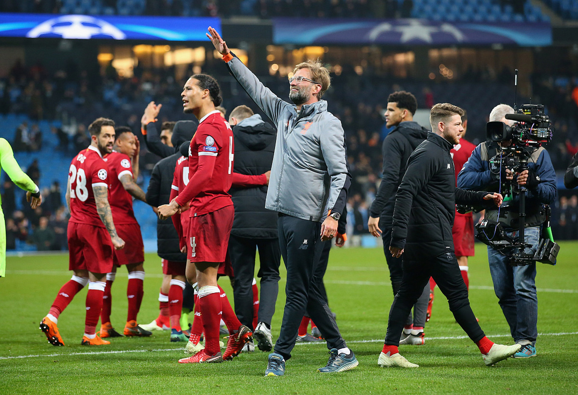 包含甘冈队在对斯特拉斯堡队的比赛中全取三分，士气高昂的词条